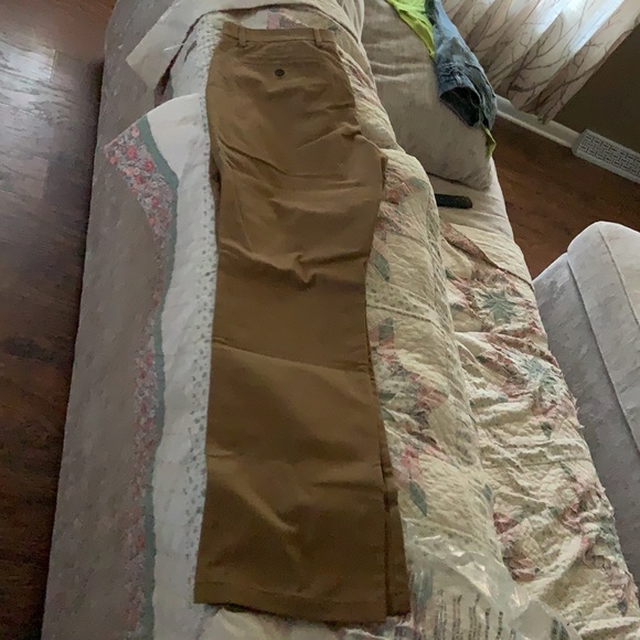 Men’s NWT Old Navy Ultimate Straight Khaki 32x32 - Picture 3 of 5